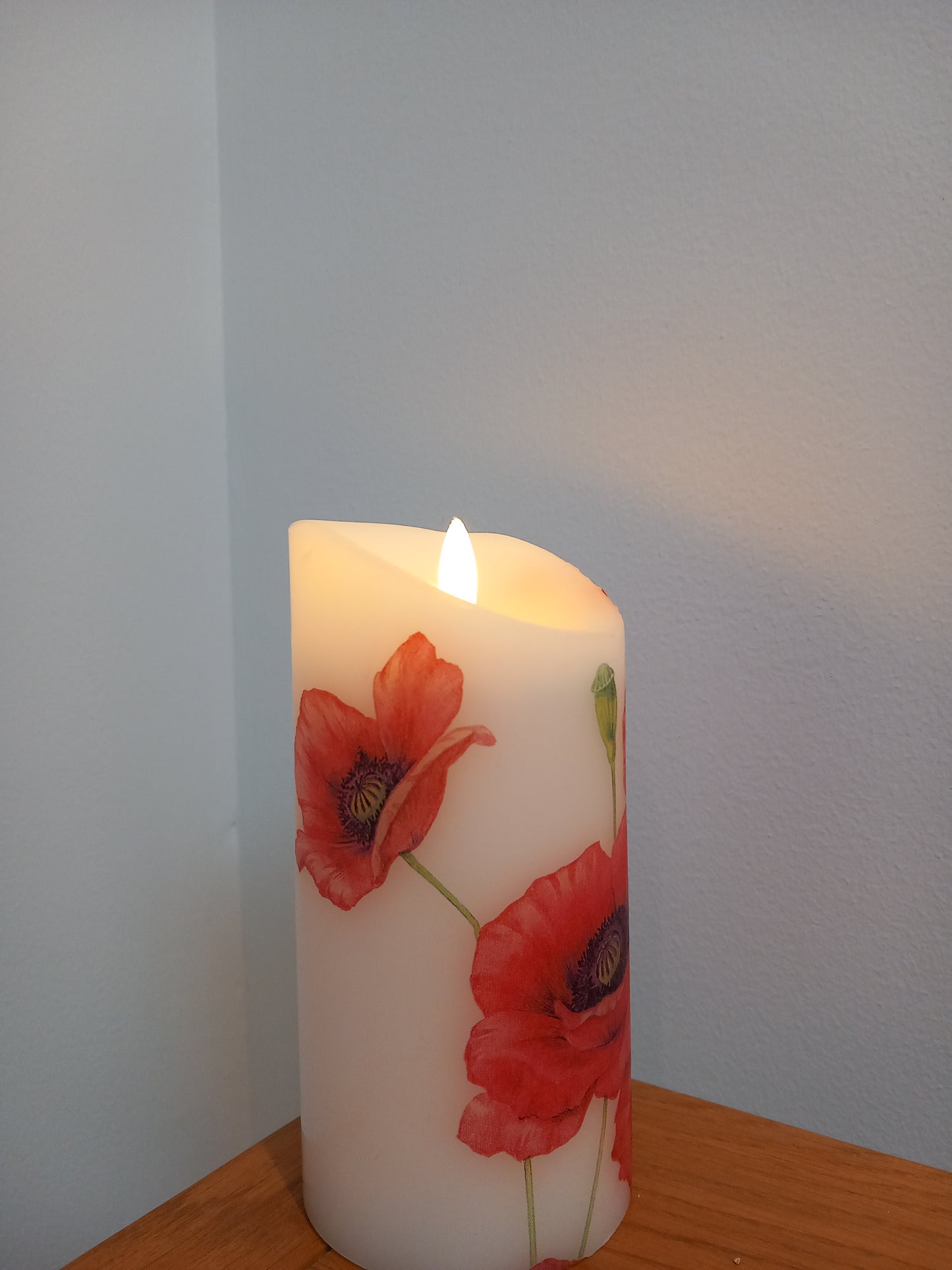 Poppy LED candle